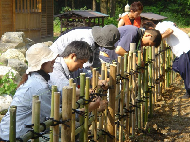 庭師の最初の実習「結ぶ」（環境総合基礎実習）