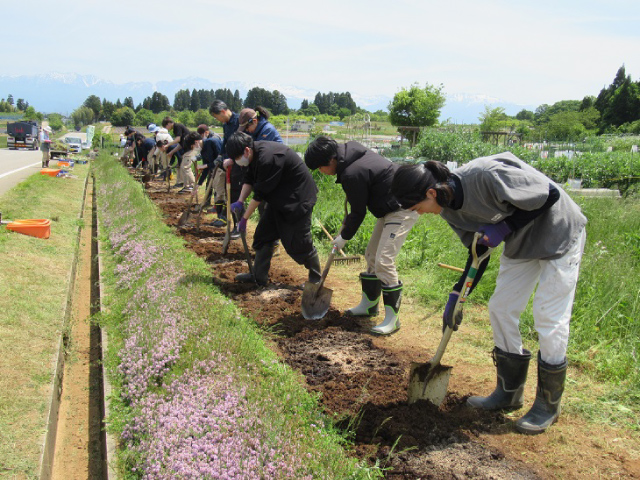 土いじりを中心に自然とふれあい人と交流する“人と土の日”「実戦道場」